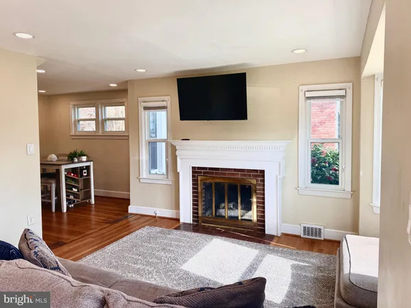 $4,500 | 2916 Meadow Lane, Falls Church, VA 22042