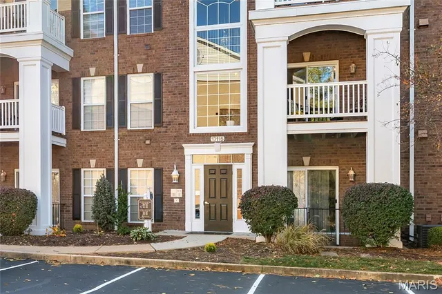 $235,000 | 13115 Mill Crossing Court, Unit 101, St. Louis, MO 63141