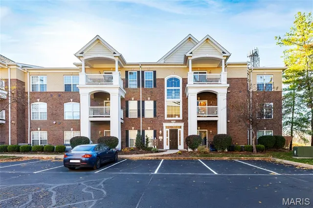 $235,000 | 13115 Mill Crossing Court, Unit 101, St. Louis, MO 63141