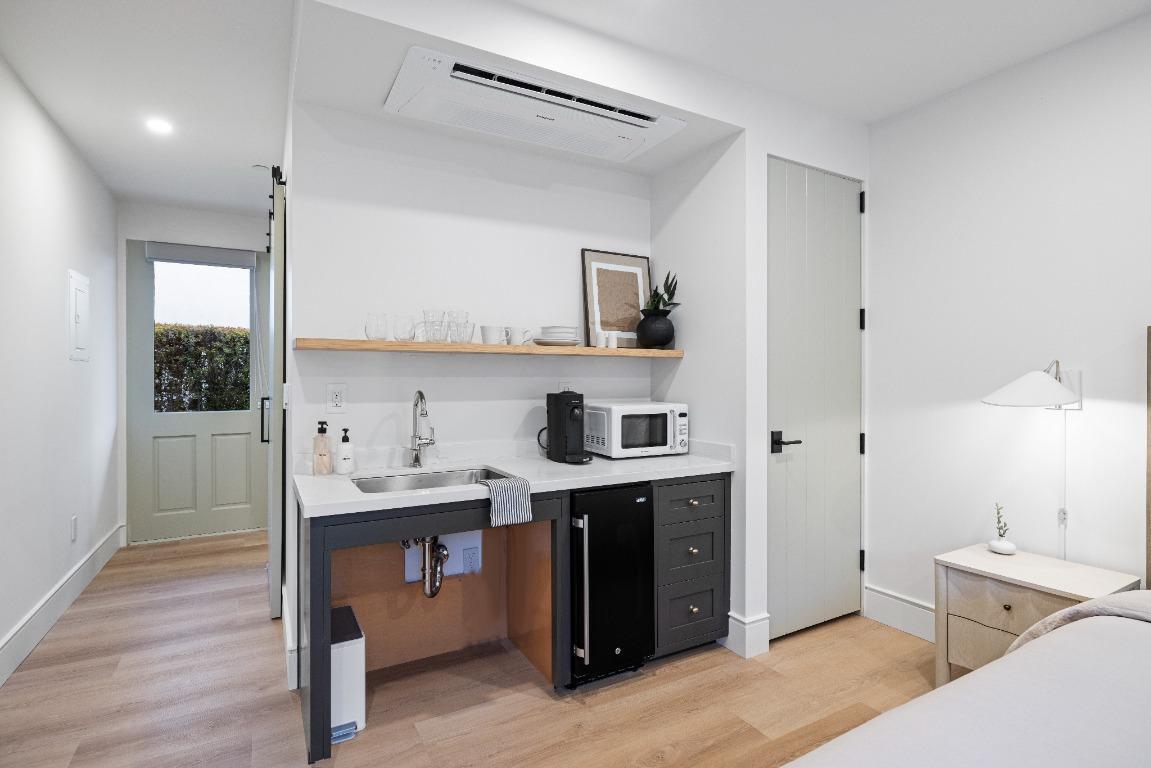 1018 Garden Street, Unit 8 Santa Barbara, CA 93101 - Photo 7 of 8 1018 Garden St - int Unit 8 wet bar