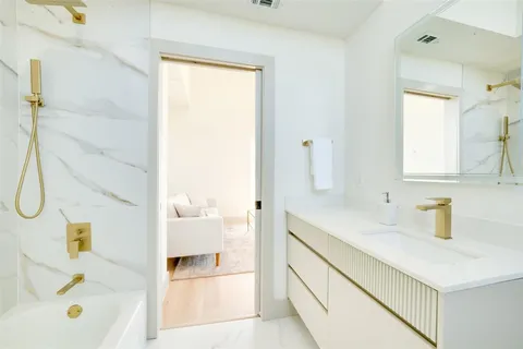 $3,150 | 512 North Lancaster Avenue, Unit 6, Dallas, TX 75203