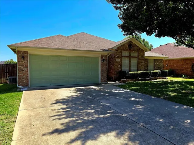 $312,000 | 620 Ridgehill Drive, Burleson, TX 76028