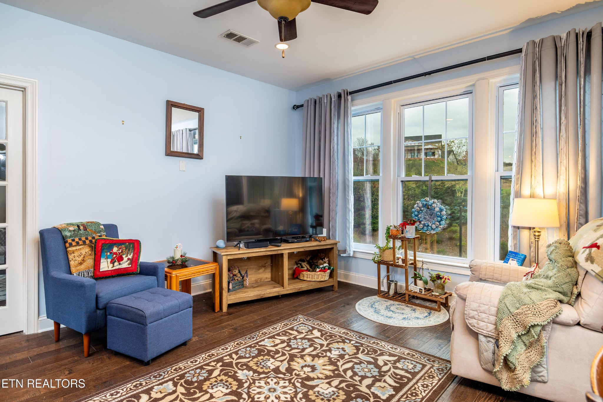 331 Centennial Bluff Boulevard Oak Ridge, TN 37830 - Photo 3 of 12 a living room with furniture and a flat screen tv