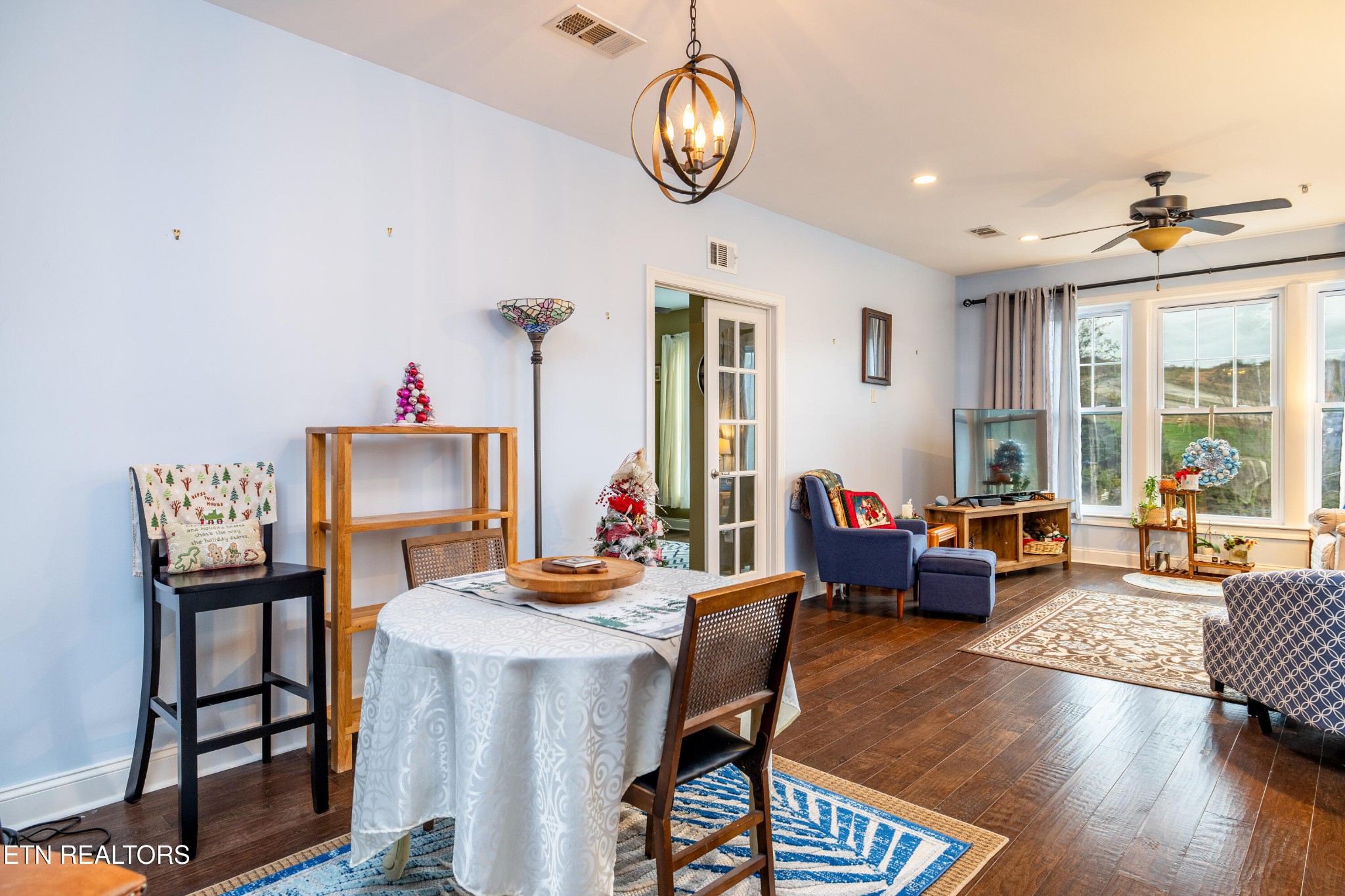 331 Centennial Bluff Boulevard Oak Ridge, TN 37830 - Photo 4 of 12 a view of a livingroom with furniture window and wooden floor