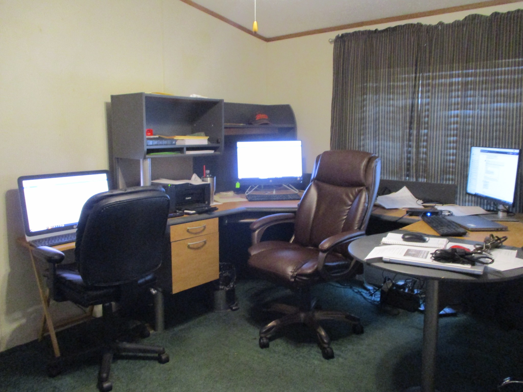 2080 North Commerce Road Lebanon, TN 37090 - Photo 18 of 40 a work room with furniture and musical instruments
