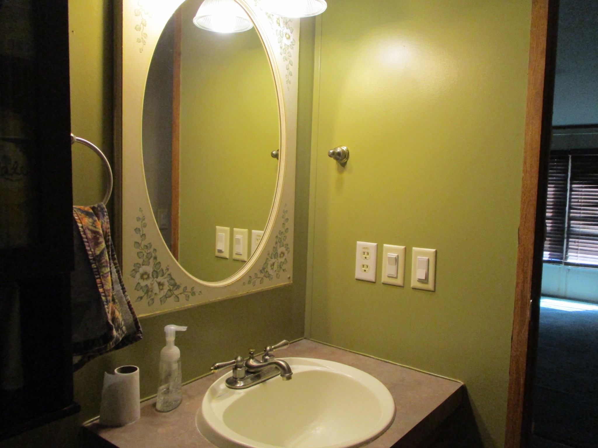 2080 North Commerce Road Lebanon, TN 37090 - Photo 20 of 40 a bathroom with a sink and a mirror