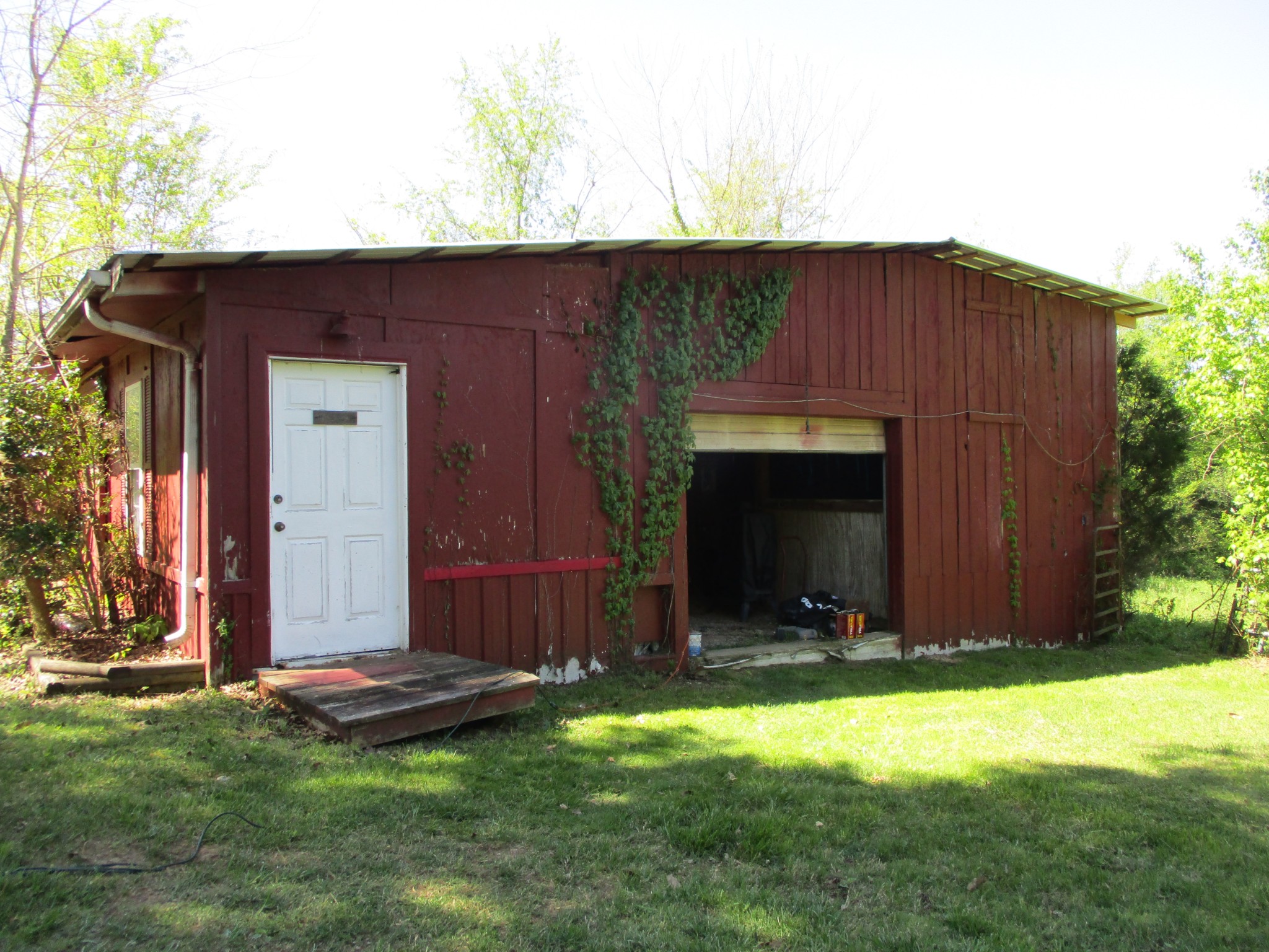2080 North Commerce Road Lebanon, TN 37090 - Photo 29 of 40 a backyard of a house with lots of green space