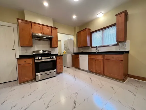 $3,150 | 36 Golden, Unit 1, Medford, MA 02155