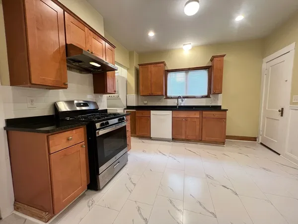 $3,150 | 36 Golden, Unit 1, Medford, MA 02155