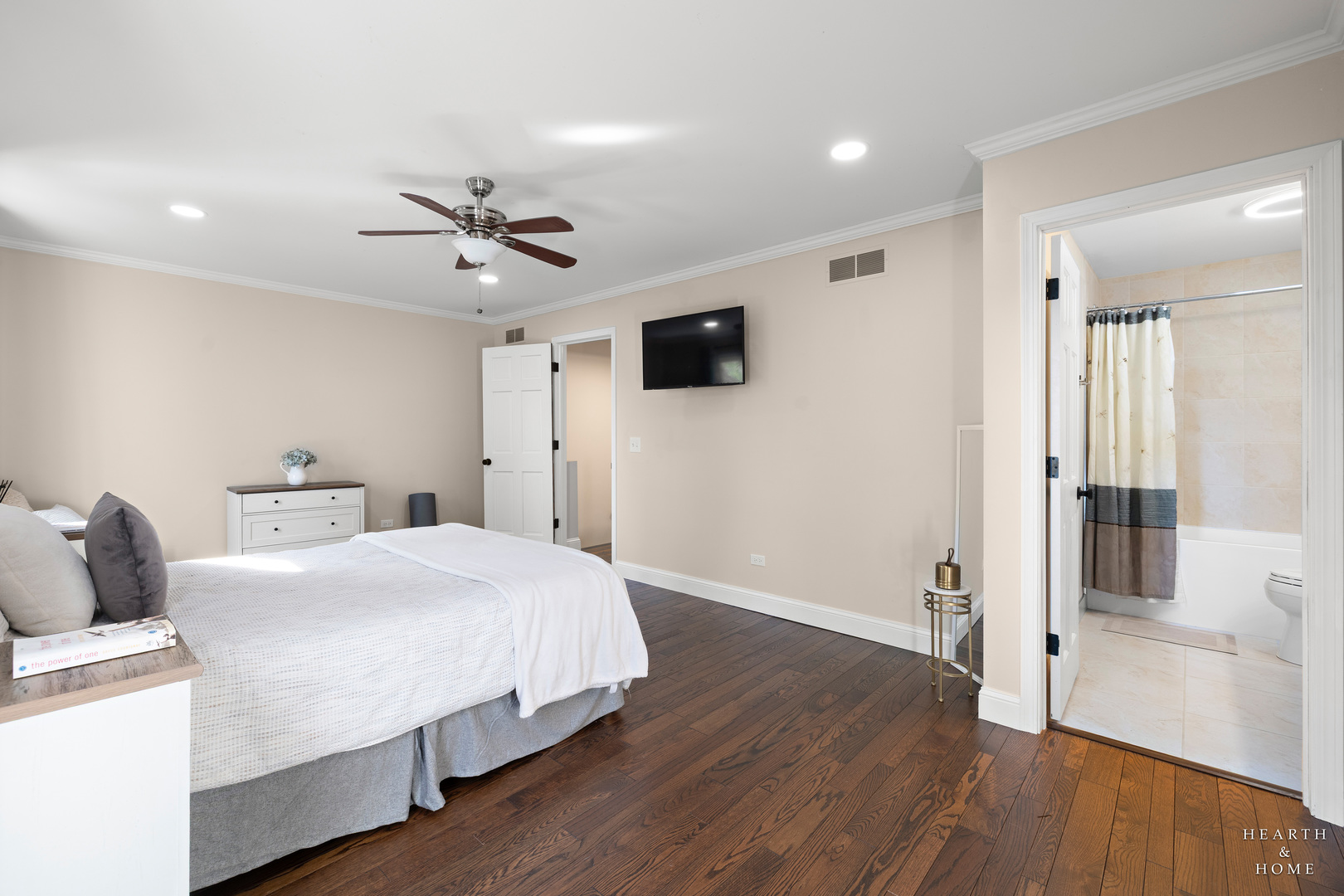 41 Manchester Court Fox River Grove, IL 60021 - Photo 24 of 57 a bedroom with a bed and a flat screen tv