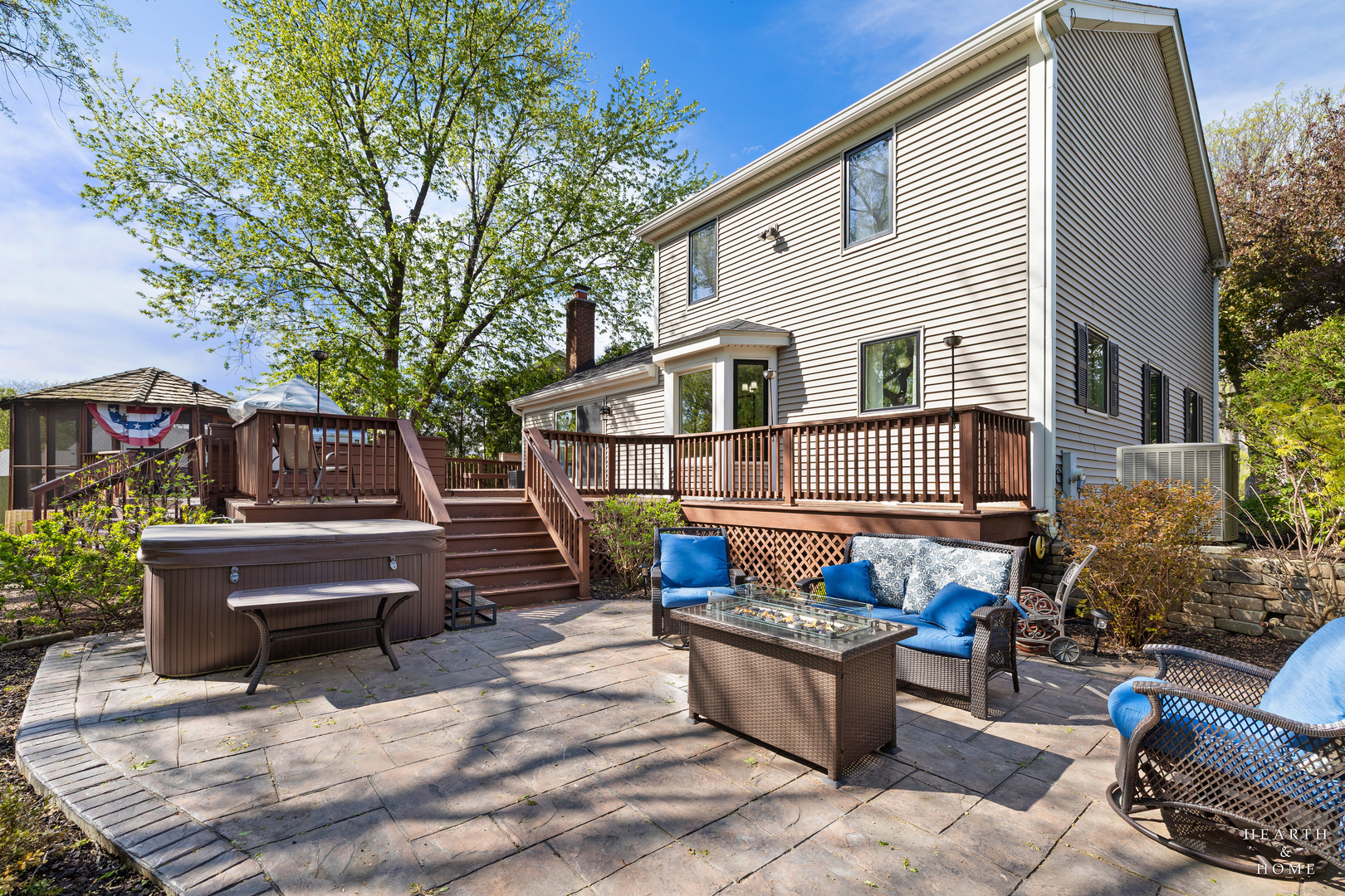 41 Manchester Court Fox River Grove, IL 60021 - Photo 50 of 57 a front view of a house with patio