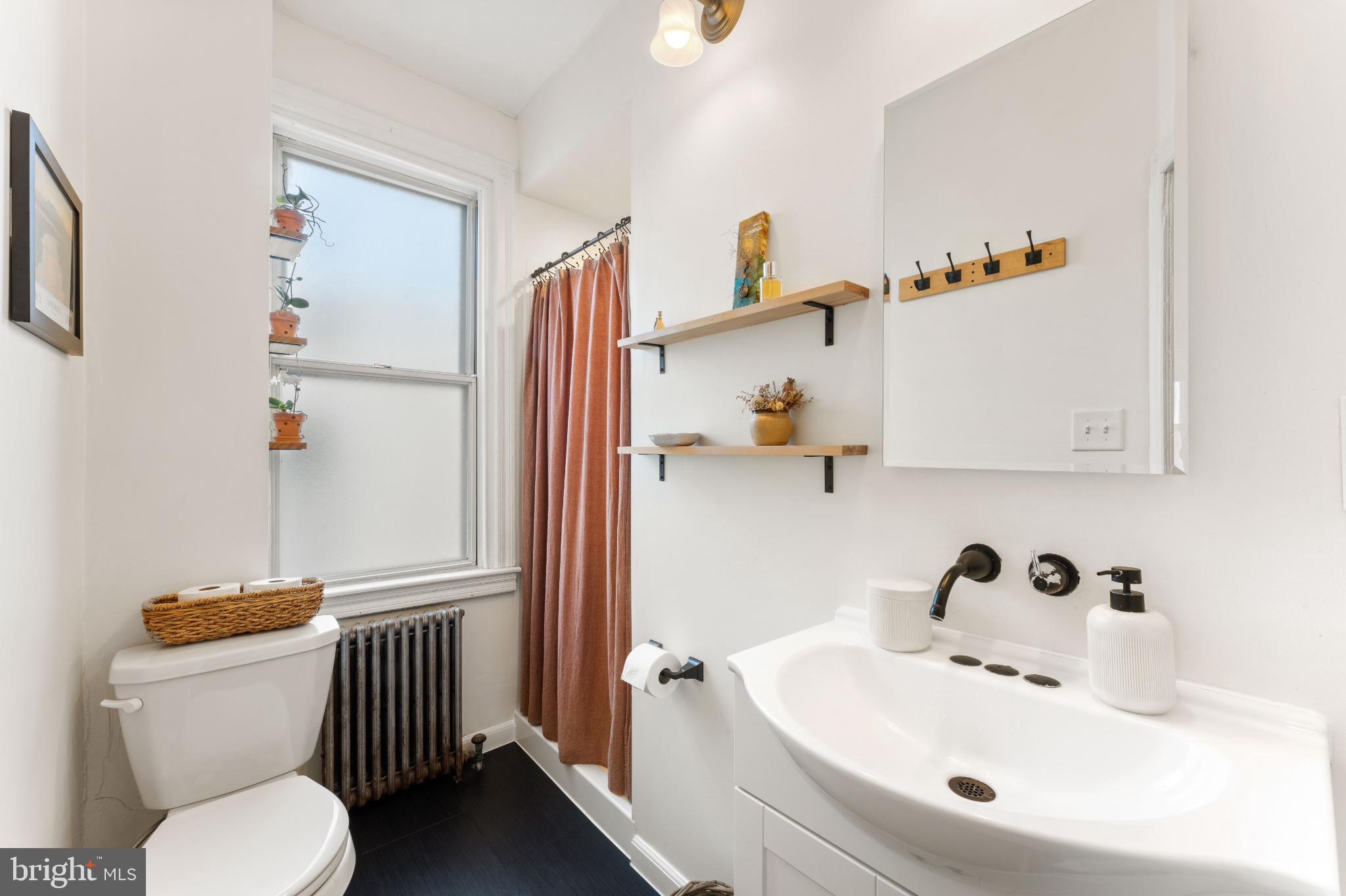 134 Davis Street Philadelphia, PA 19127 - Photo 25 of 33 a bathroom with a sink toilet and shower