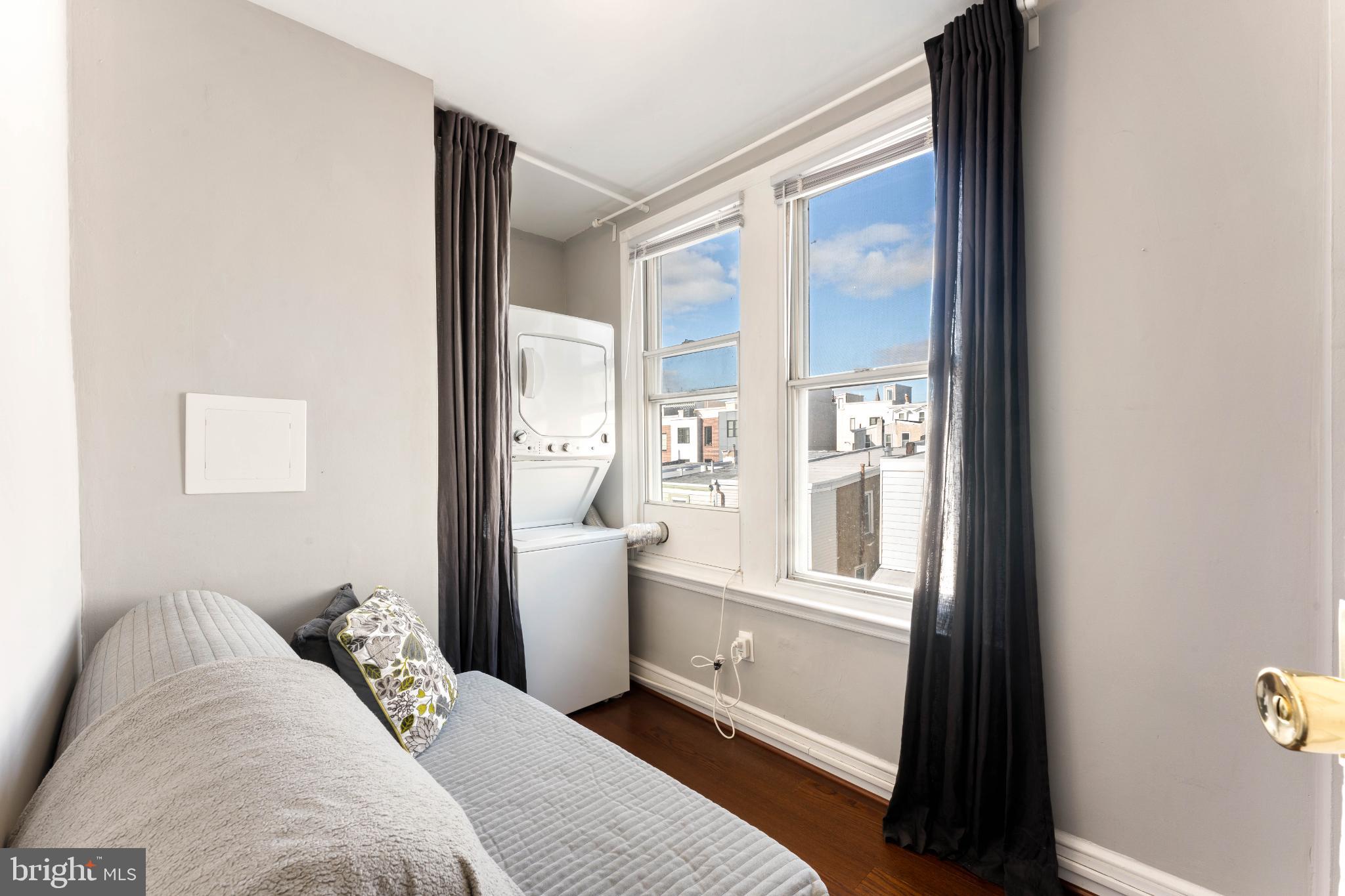 134 Davis Street Philadelphia, PA 19127 - Photo 27 of 33 a living room with furniture and a window