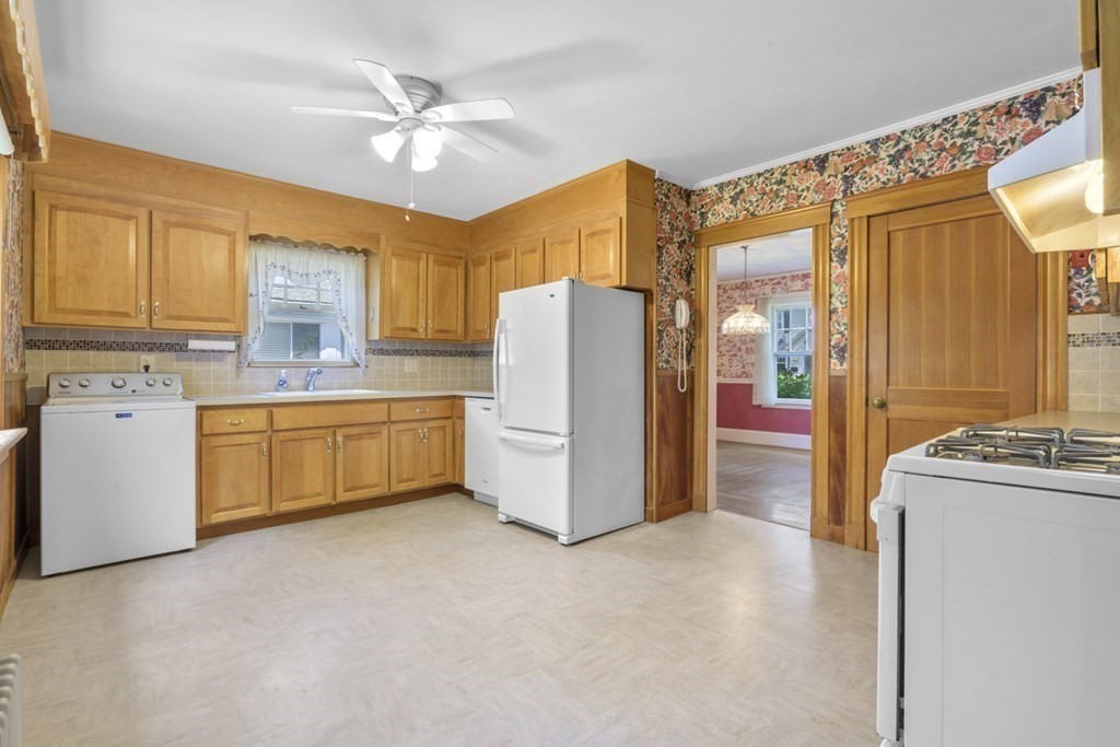 158 Aspen Road Swampscott, MA 01907 - Photo 3 of 36 Gallery Image 3