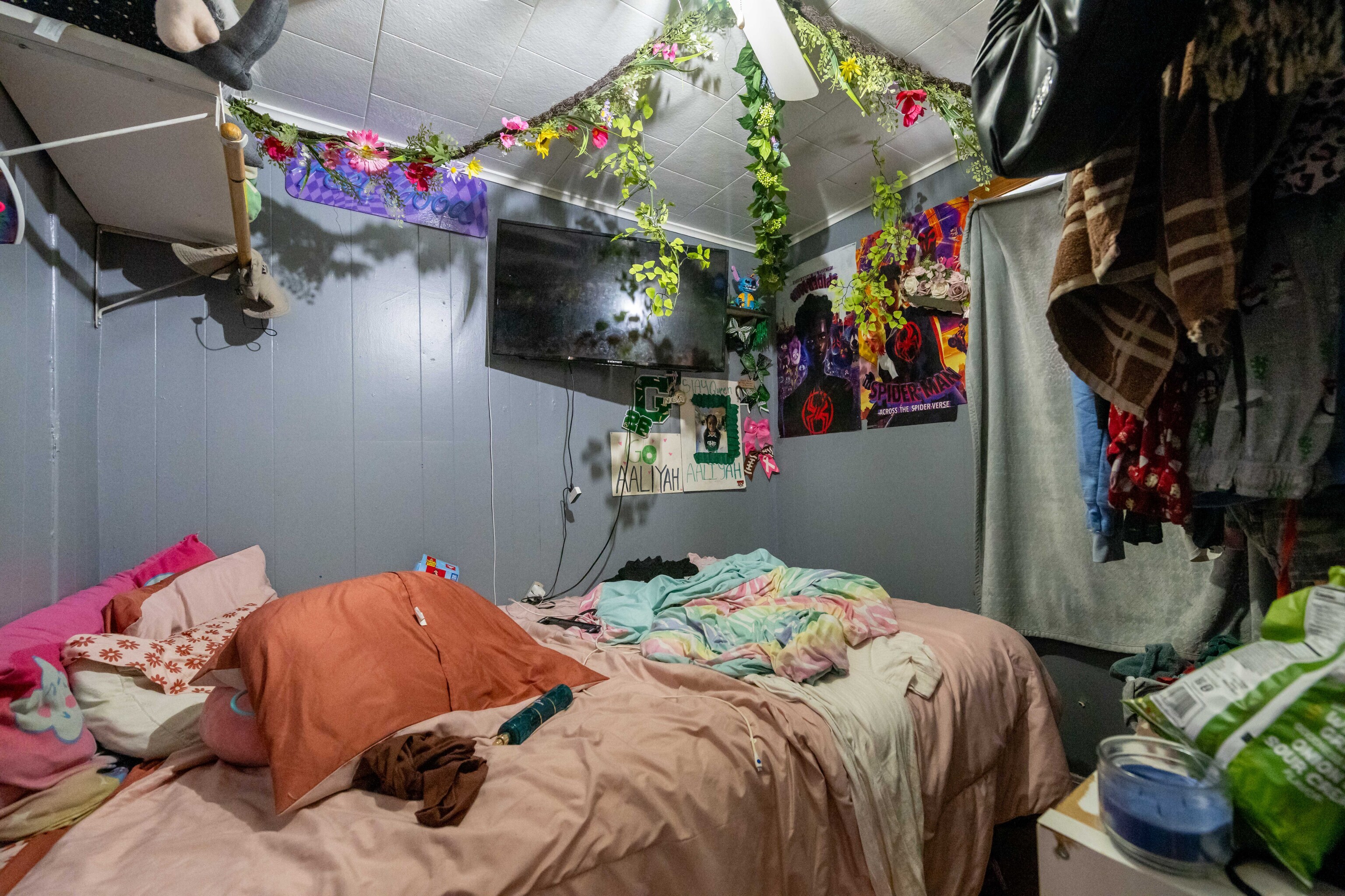 29 Dunham Street Norwich, CT 06360 - Photo 18 of 33 a bedroom with bed and a couch