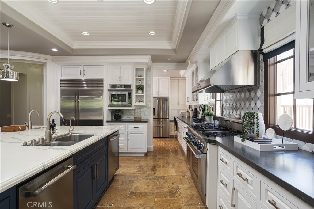 9981 Foxrun Road North Tustin, CA 92705 - Photo 7 of 33