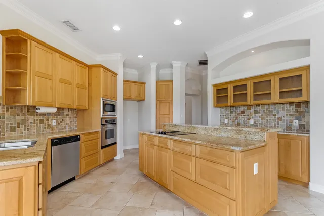 $895,000 | 100 Palm Cove, Buchanan Dam, TX 78609