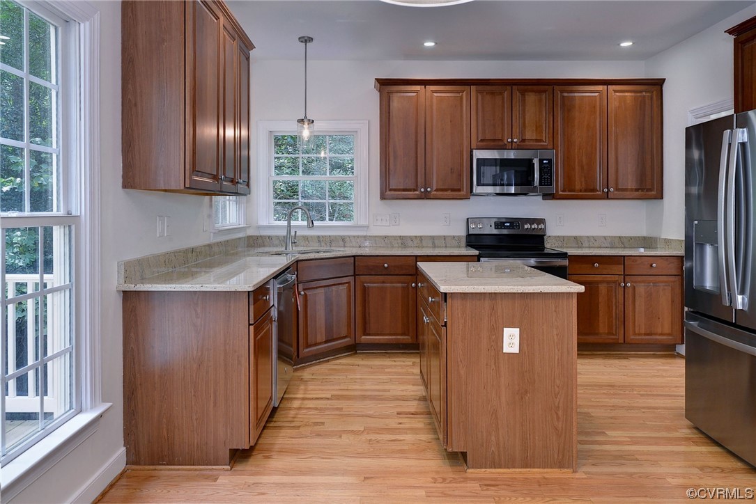 5531 Scotsview Drive Providence Forge, VA 23140 - Photo 11 of 42 a kitchen with stainless steel appliances granite countertop a sink stove microwave and refrigerator