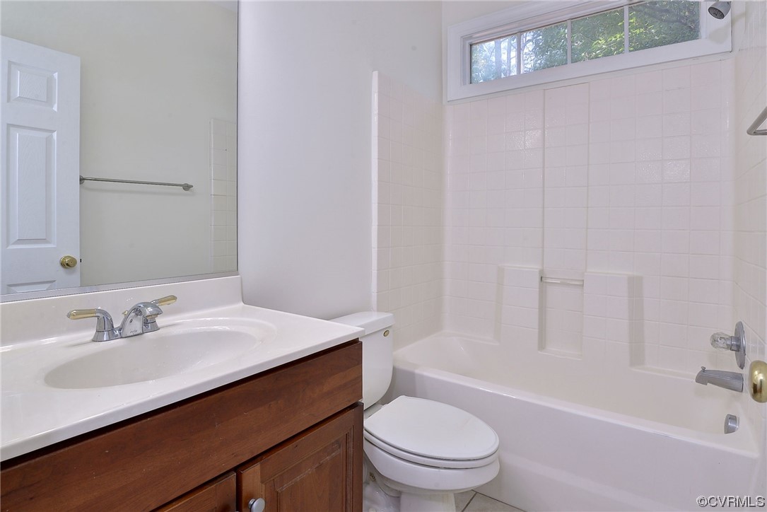 5531 Scotsview Drive Providence Forge, VA 23140 - Photo 21 of 42 a bathroom with a sink a toilet and bathtub