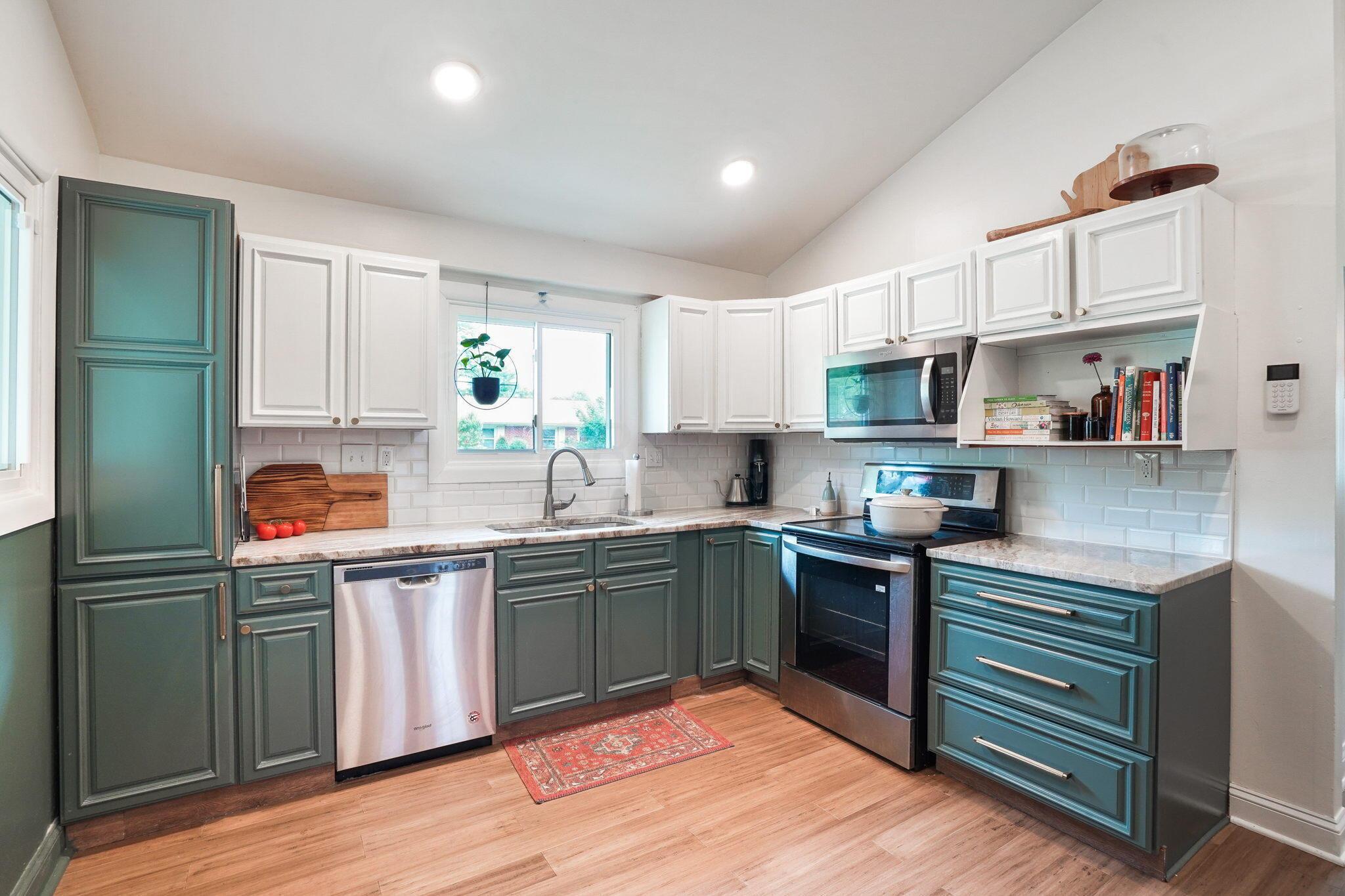 4755 Glendon Road Columbus, OH 43229 - Photo 12 of 40 Stainless Steel Appliances