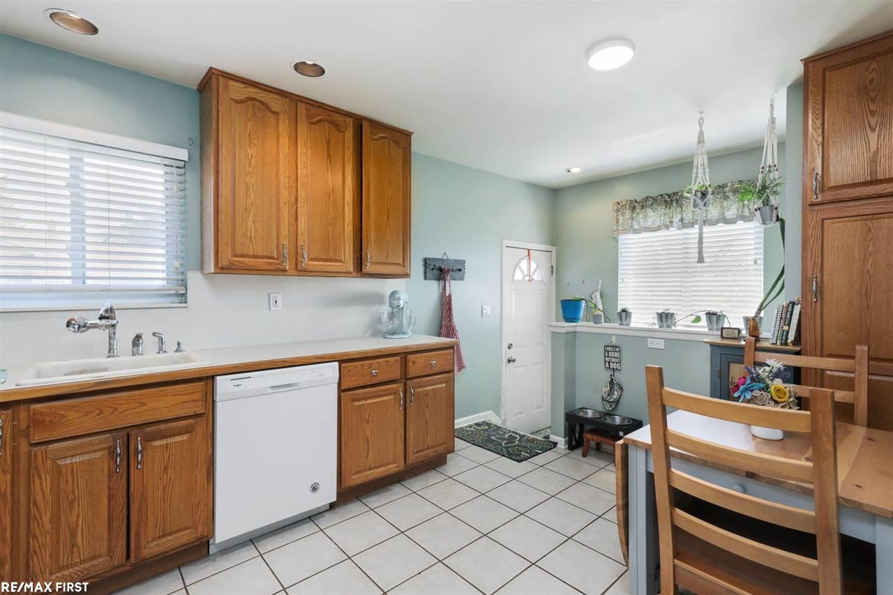 32316 Ruehle Avenue Warren, MI 48093 - Photo 7 of 24