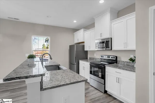 $325,000 | 110 West 4th Avenue, Easley, SC 29640