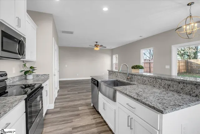 $325,000 | 110 West 4th Avenue, Easley, SC 29640