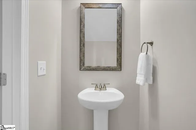 $325,000 | 110 West 4th Avenue, Easley, SC 29640