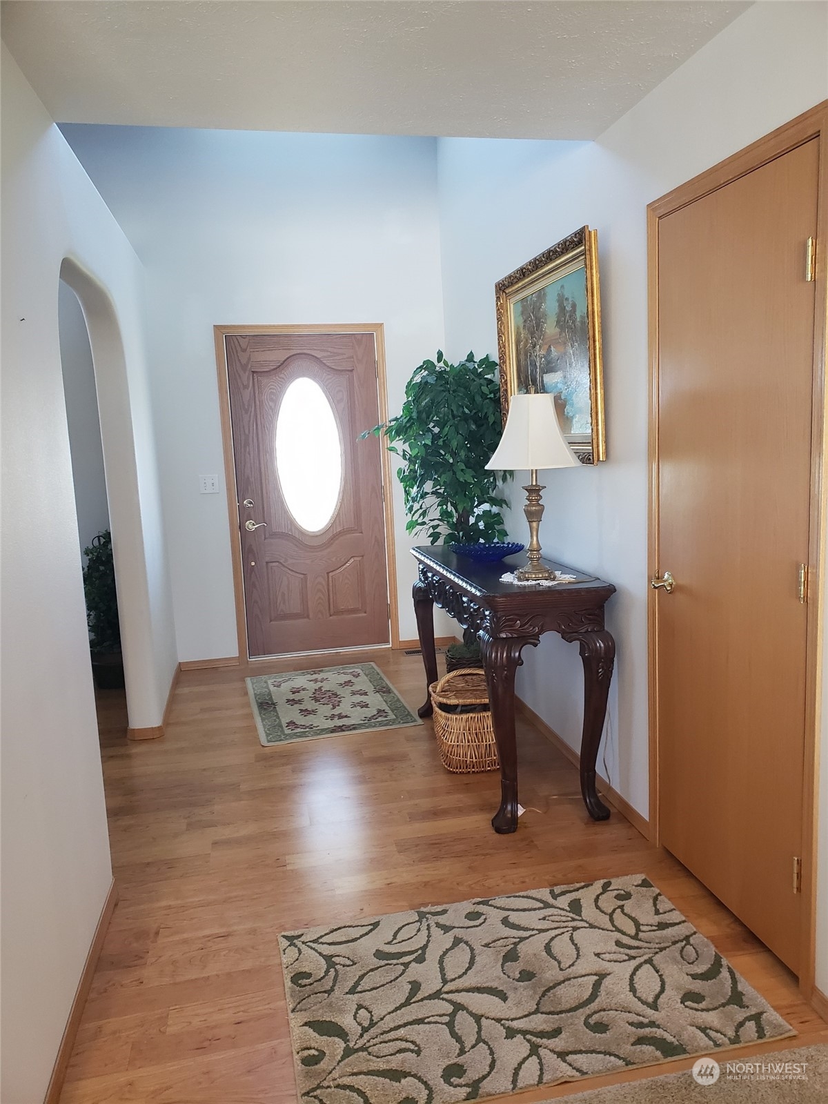86 Engh Road Omak, WA 98841 - Photo 9 of 40 a view of a room with furniture and wooden floor
