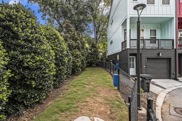 a view of a house with backyard