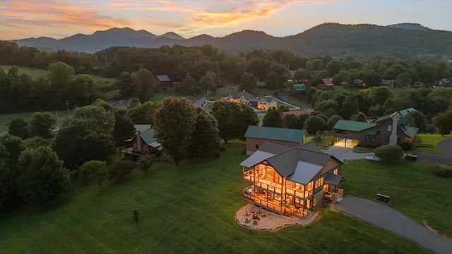 $1,550,000 | 3598 Sugar Tree Drive, Sevierville, TN 37862