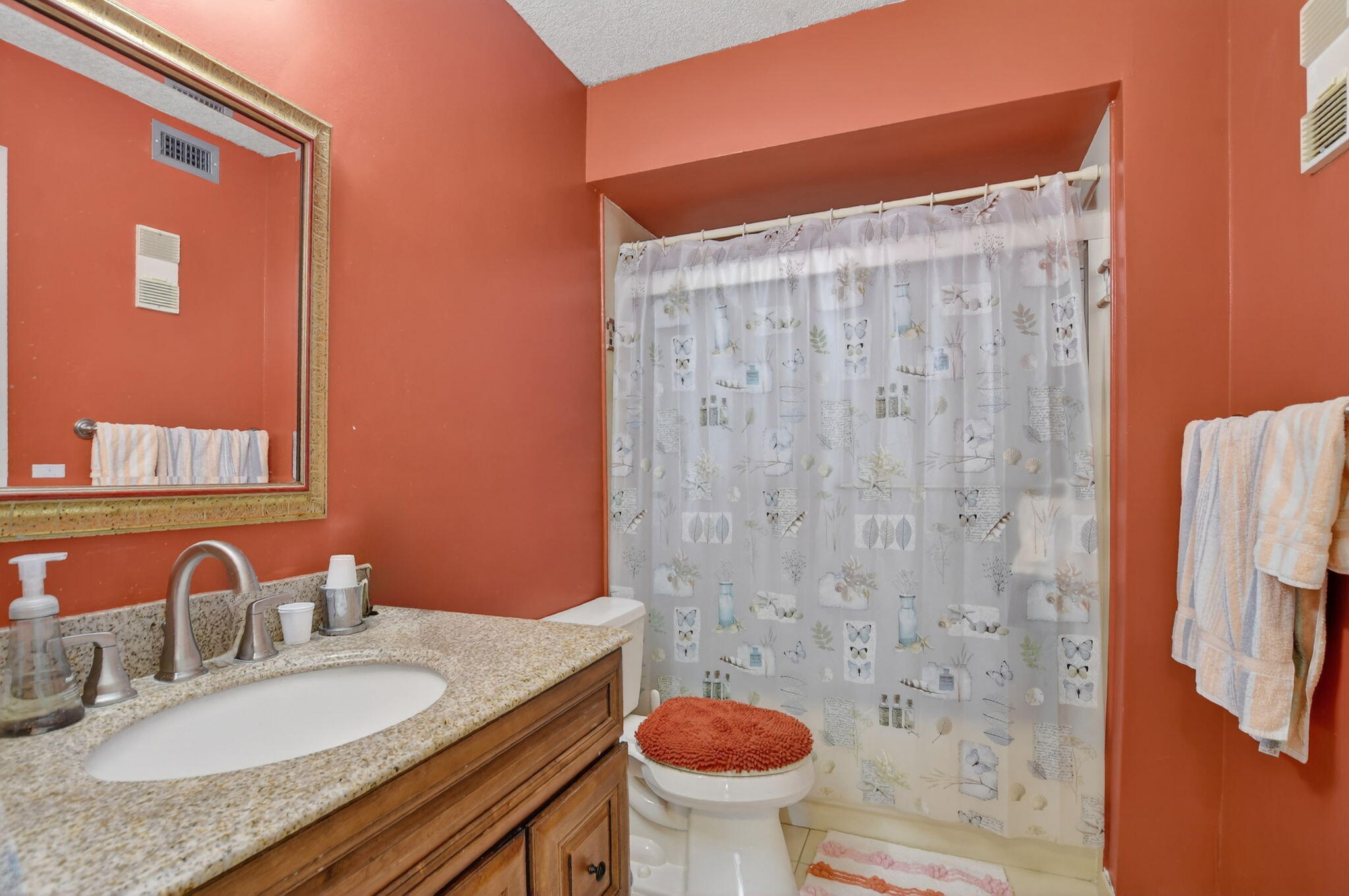 9215 Flynn Circle, Unit 8 Boca Raton, FL 33496 - Photo 20 of 41 Main Bathroom