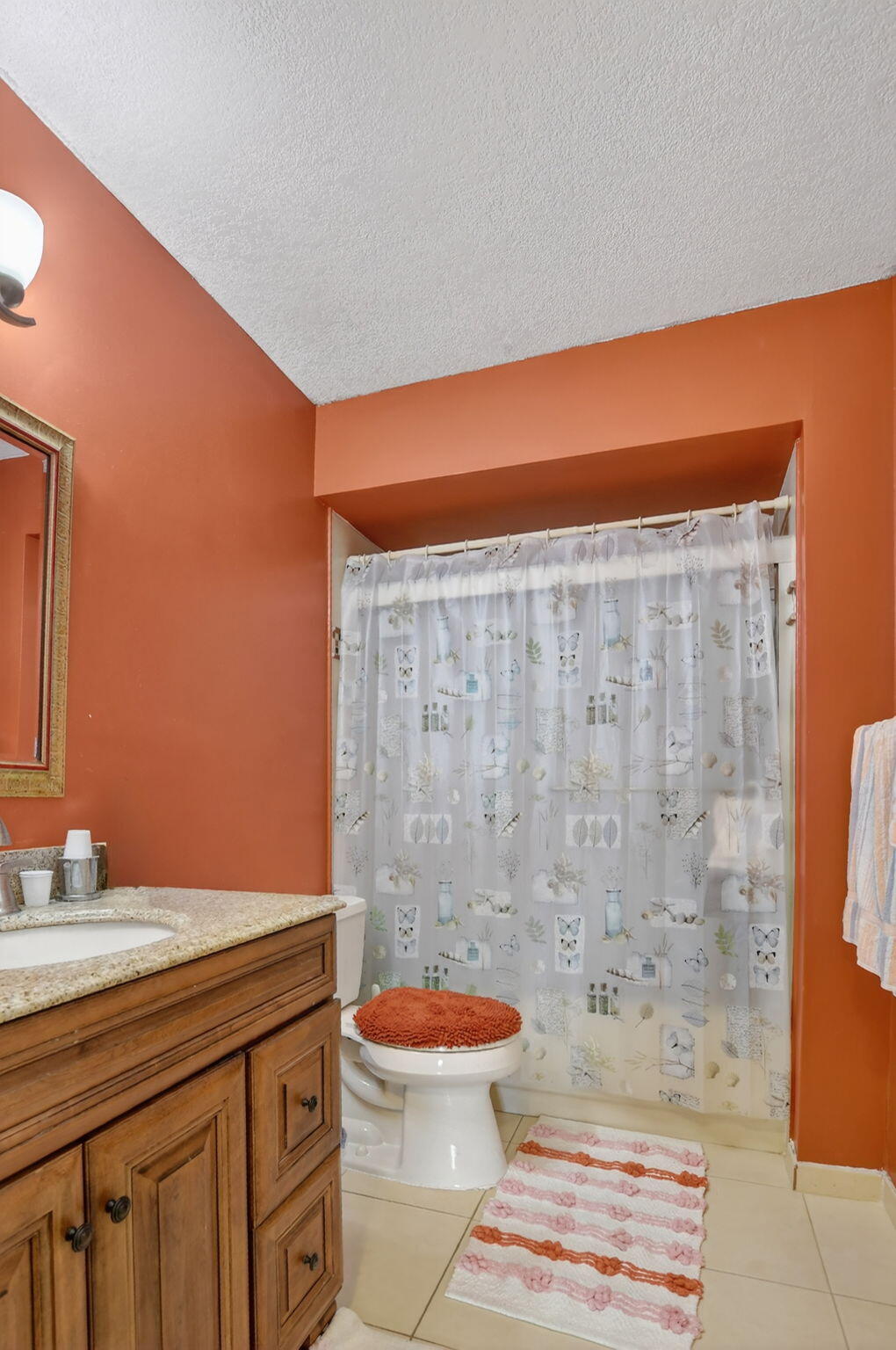 9215 Flynn Circle, Unit 8 Boca Raton, FL 33496 - Photo 21 of 41 Main Bathroom