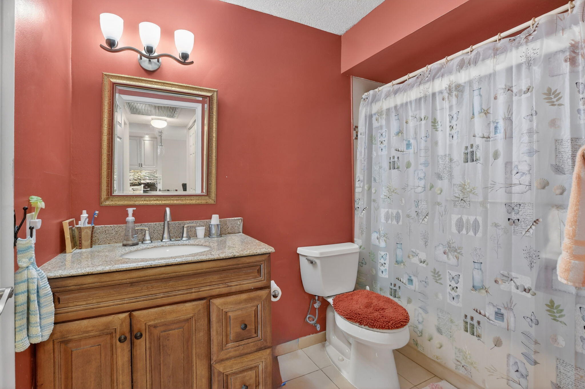 9215 Flynn Circle, Unit 8 Boca Raton, FL 33496 - Photo 22 of 41 Main Bathroom