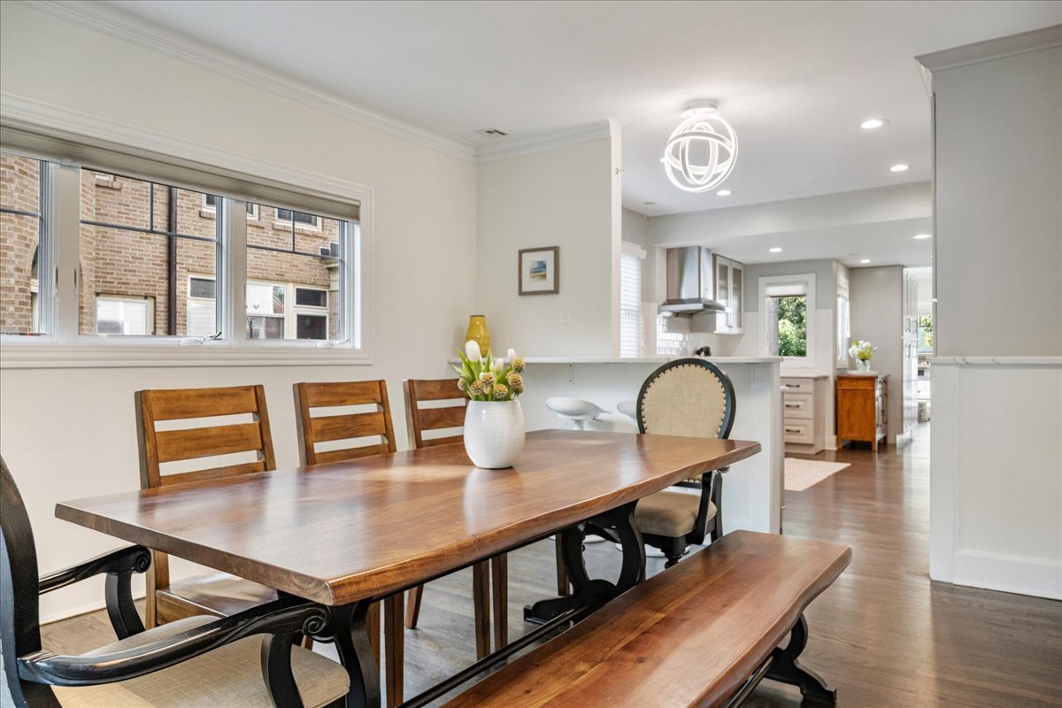 924 Chestnut Avenue Wilmette, IL 60091 - Photo 16 of 41 a dining room with furniture and window
