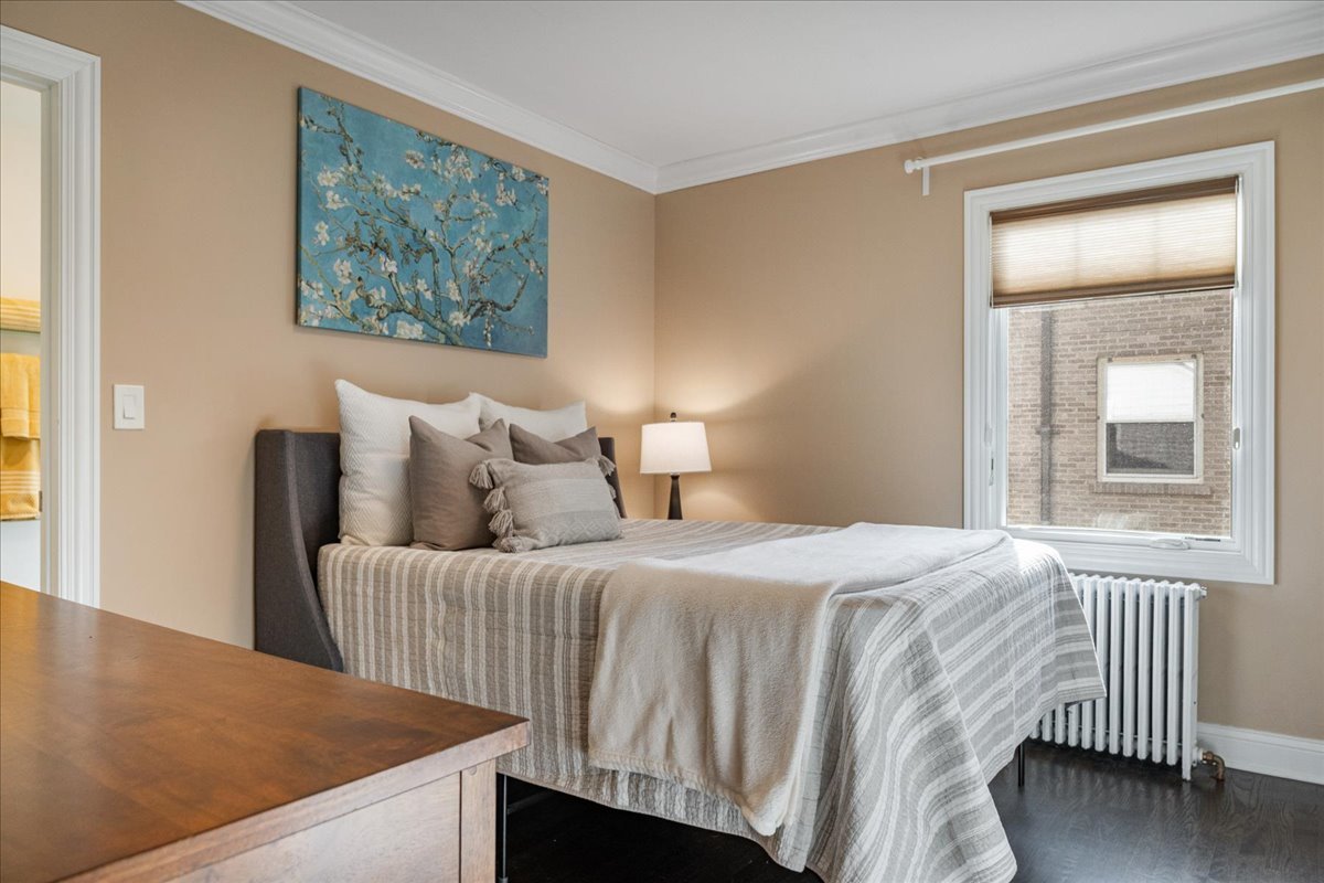 924 Chestnut Avenue Wilmette, IL 60091 - Photo 30 of 41 a bedroom with a bed and a window