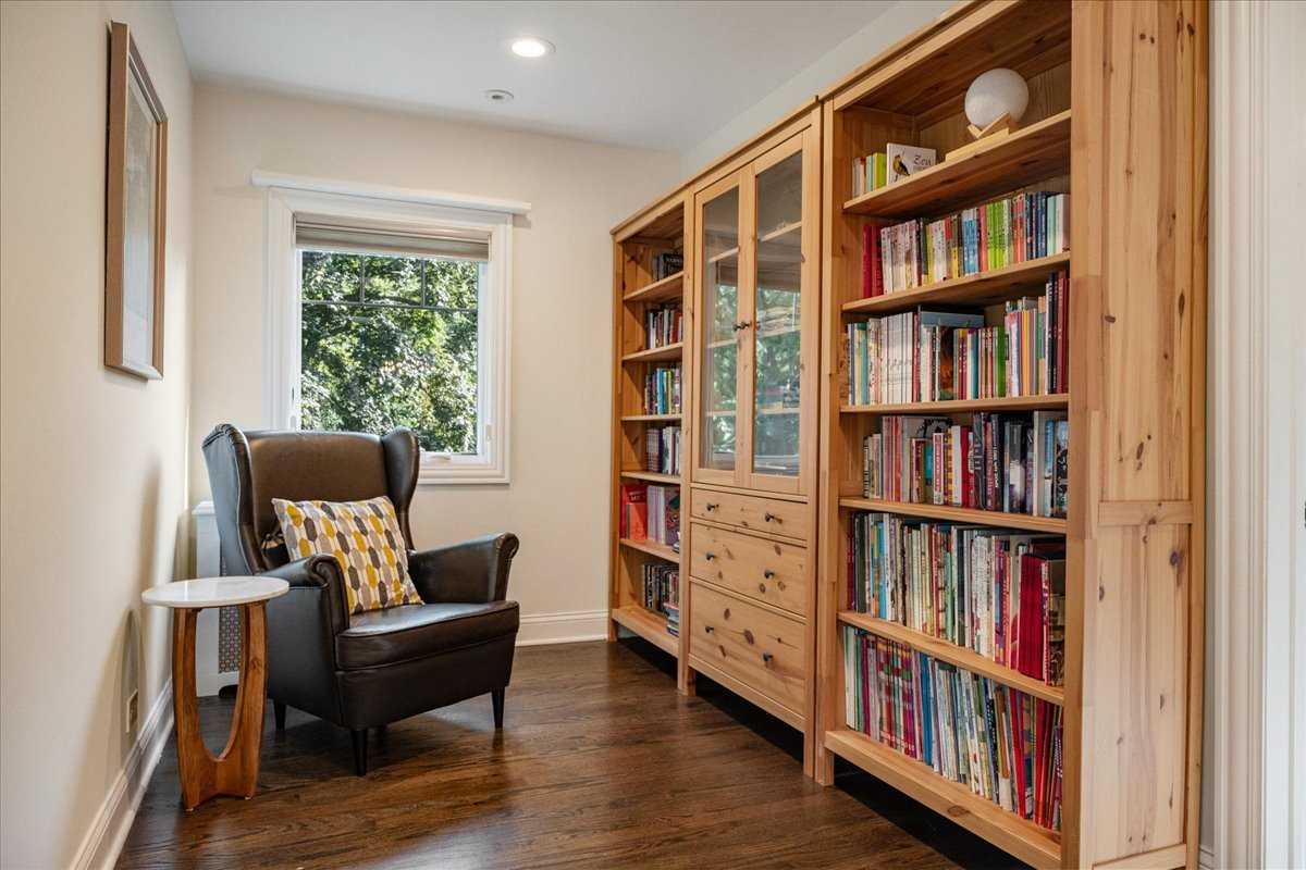 924 Chestnut Avenue Wilmette, IL 60091 - Photo 31 of 41 a living room with furniture and a book shelf