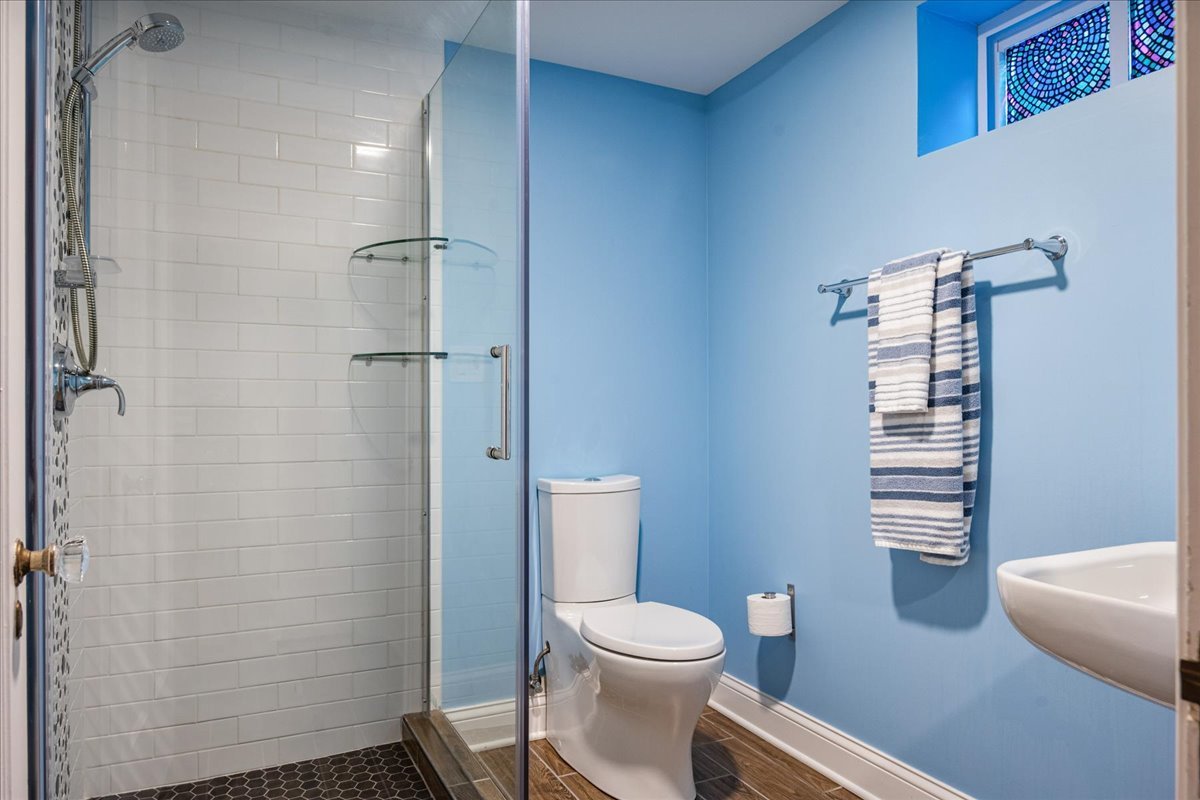 924 Chestnut Avenue Wilmette, IL 60091 - Photo 33 of 41 a bathroom with a toilet and a shower