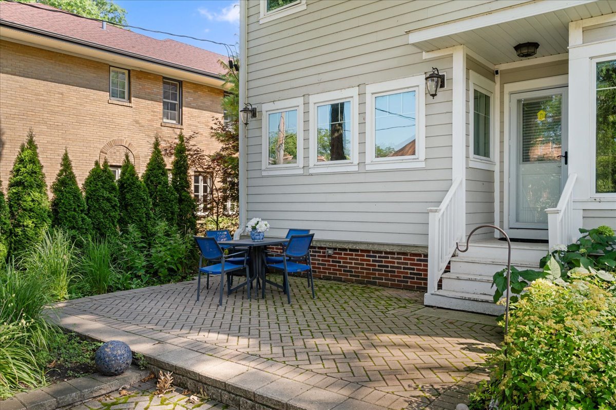 924 Chestnut Avenue Wilmette, IL 60091 - Photo 34 of 41 a view of a patio with table and chairs and potted plants