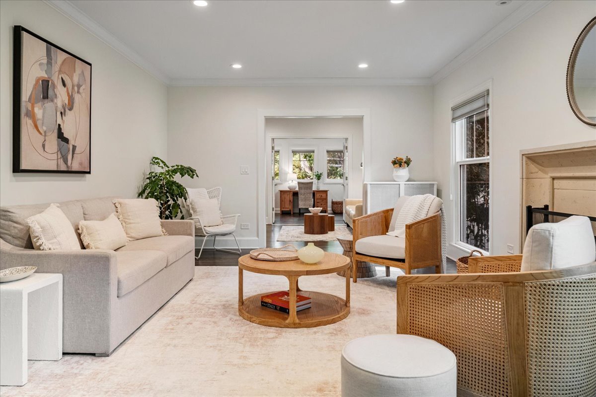 924 Chestnut Avenue Wilmette, IL 60091 - Photo 5 of 41 a living room with furniture a rug and white walls