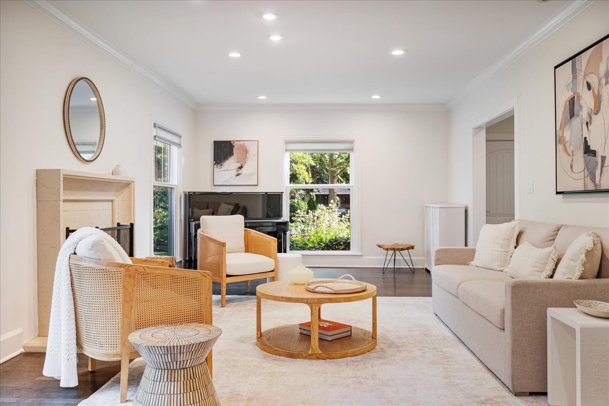 924 Chestnut Avenue Wilmette, IL 60091 - Photo 7 of 41 a living room with furniture a rug a lamp and a window