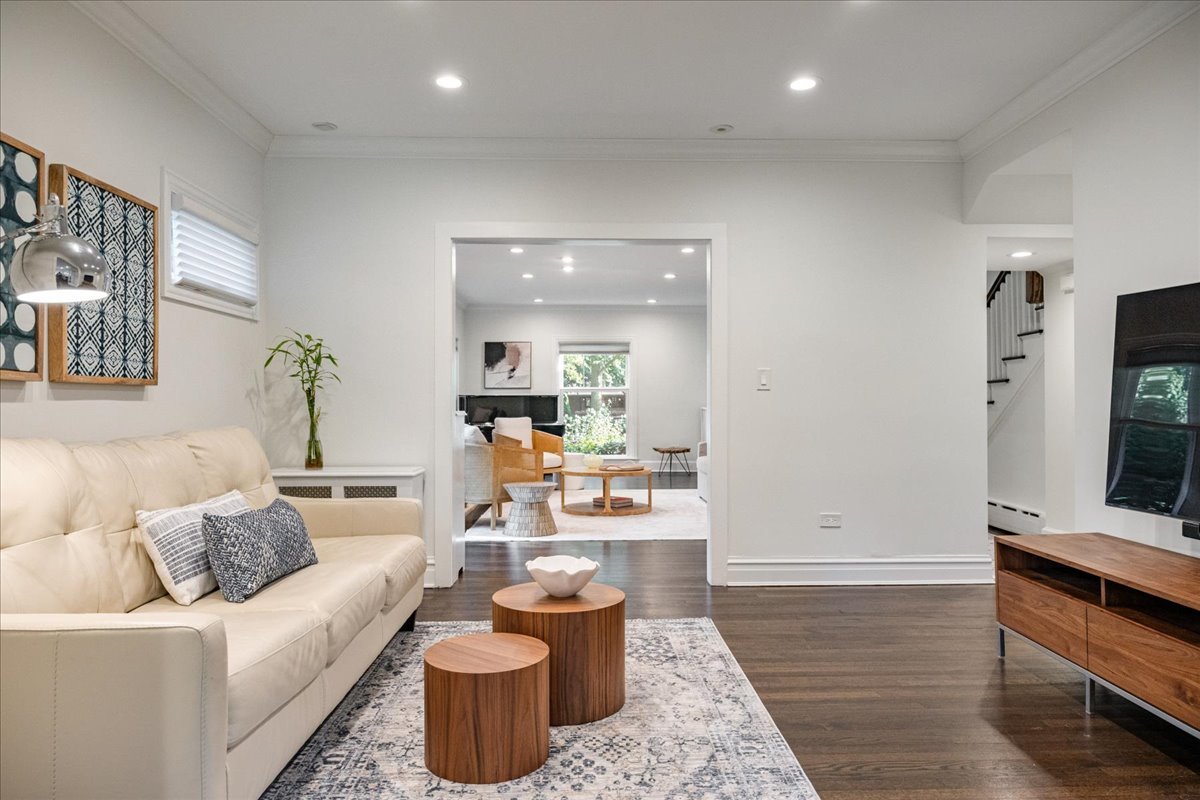 924 Chestnut Avenue Wilmette, IL 60091 - Photo 8 of 41 a living room with furniture and a flat screen tv