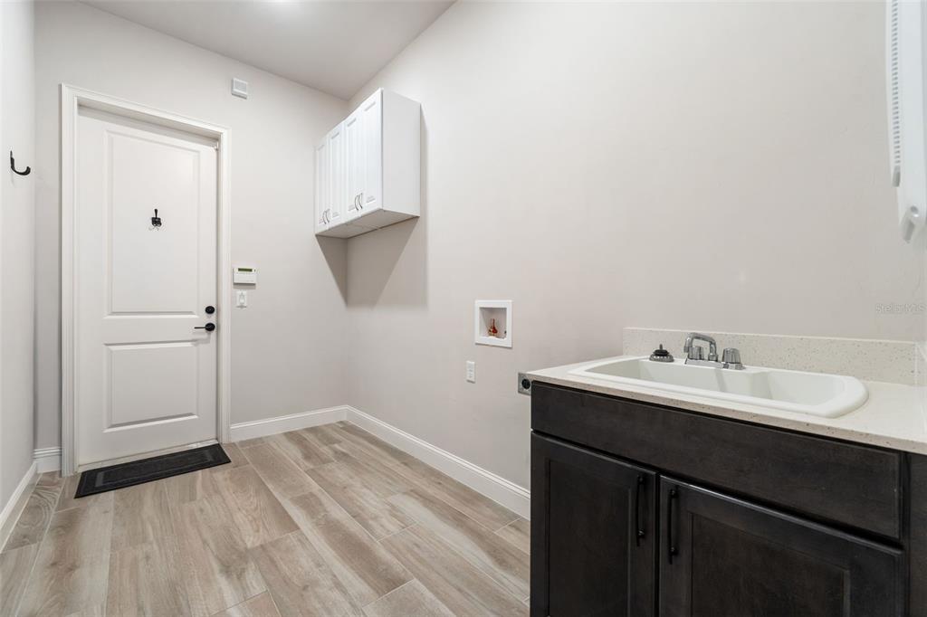11081 Southwest 38th Boulevard Gainesville, FL 32608 - Photo 38 of 66 a bathroom with a sink and a mirror