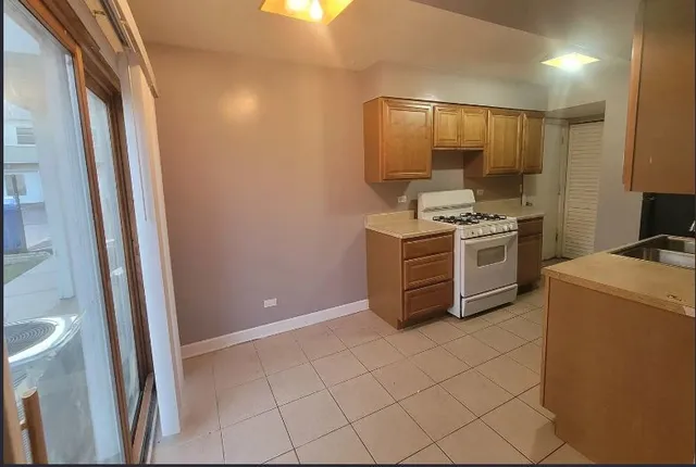 $1,900 | 189 Robert Court, Unit C, Bartlett, IL 60103