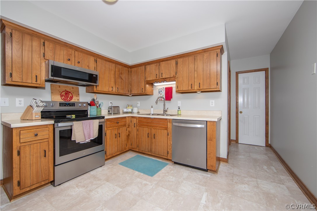 12354 Logan Trace Road Midlothian, VA 23114 - Photo 8 of 27 Kitchen.