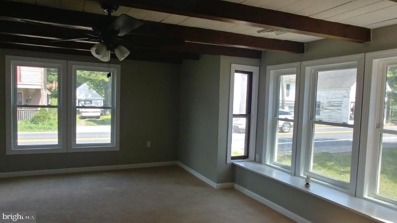 2811 Snow Hill Road Girdletree, MD 21829 - Photo 6 of 22 Living Room Bench seat