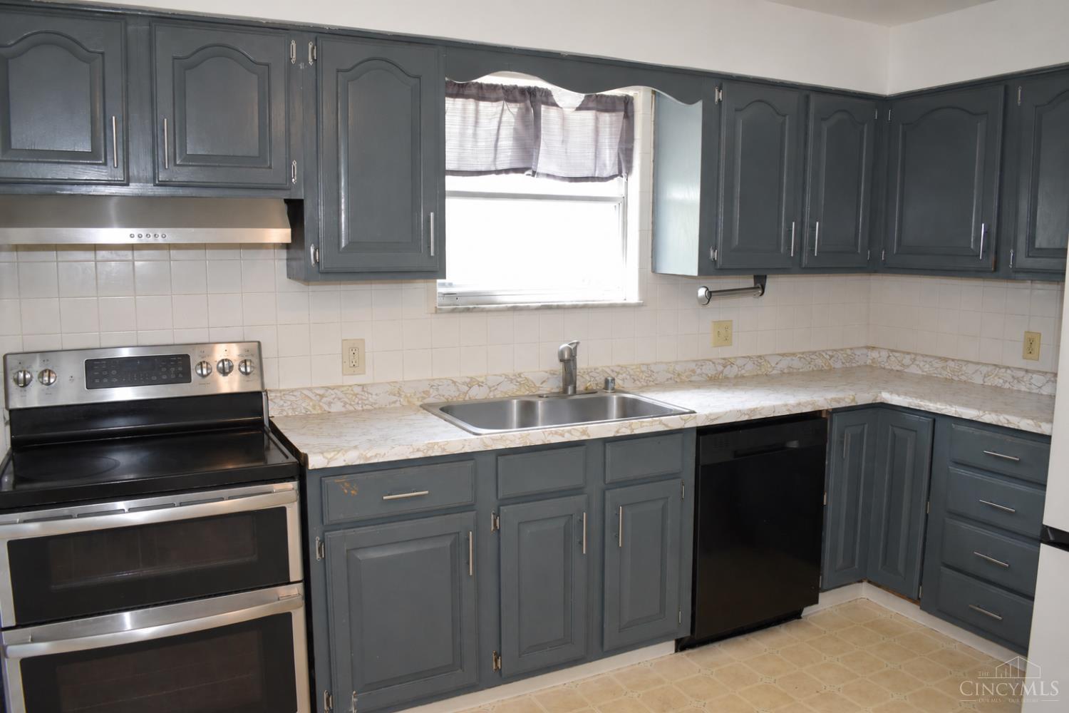 4357 Hubble Road Cincinnati, OH 45247 - Photo 5 of 23