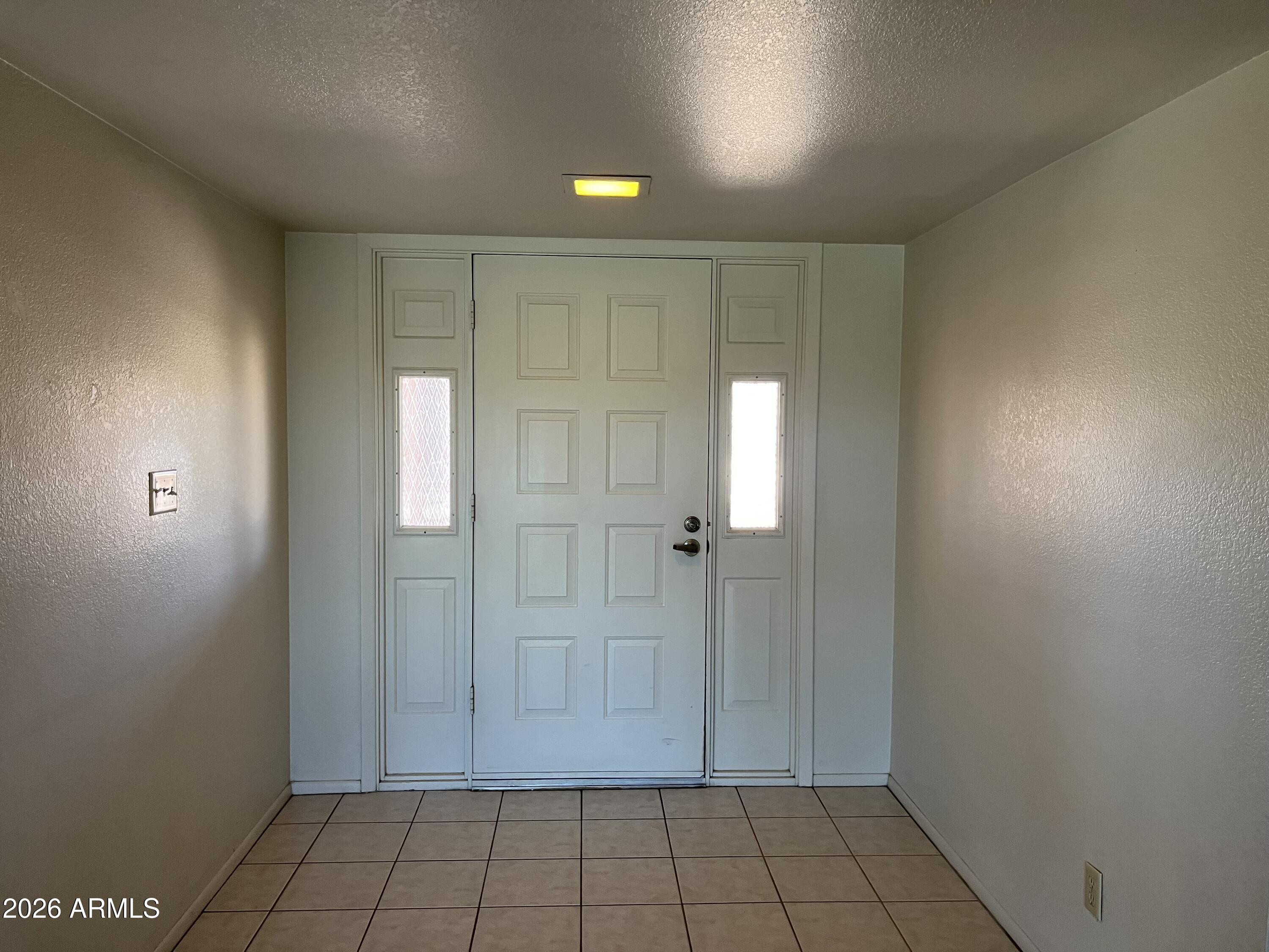 10624 West Griswold Road Peoria, AZ 85345 - Photo 4 of 28