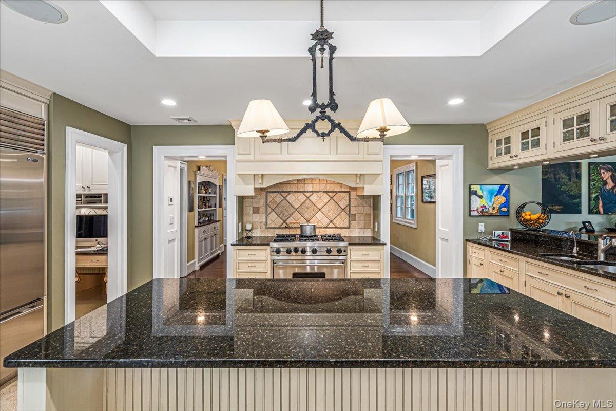 39 Cherry Lane Syosset, NY 11791 - Photo 14 of 43