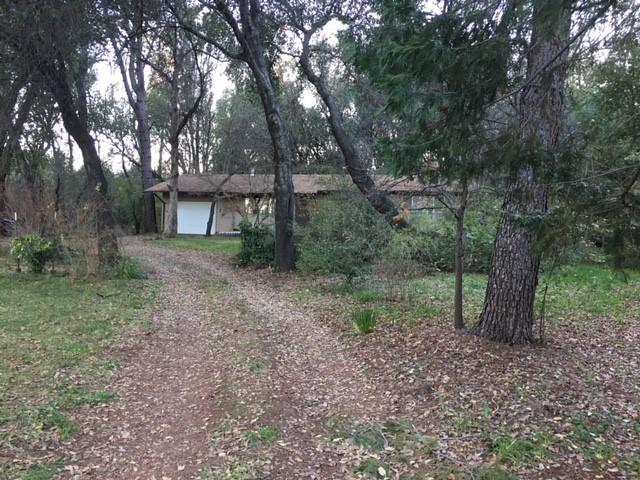 9946 Harley Leighton Road Redding, CA 96003 - Photo 2 of 6 Circular Driveway